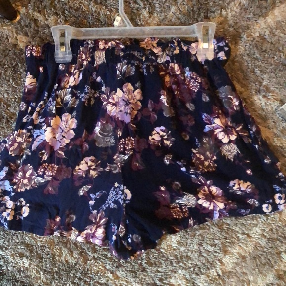 Floral shorts with tie and pockets - Picture 2 of 2